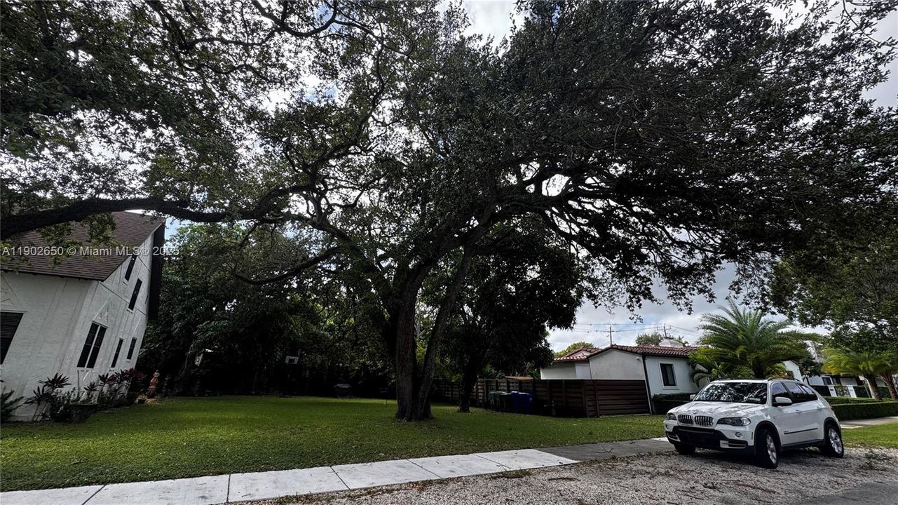 待售: $799,000 (0.14 acres)