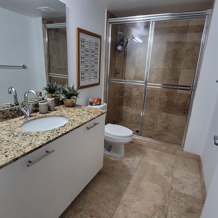 Recently Rented: $4,100 (2 beds, 2 baths, 1267 Square Feet)