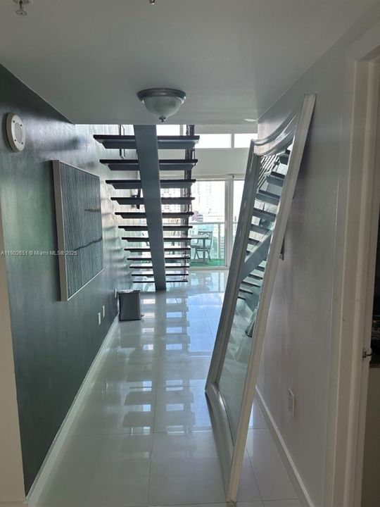 Recently Rented: $4,100 (2 beds, 2 baths, 1267 Square Feet)