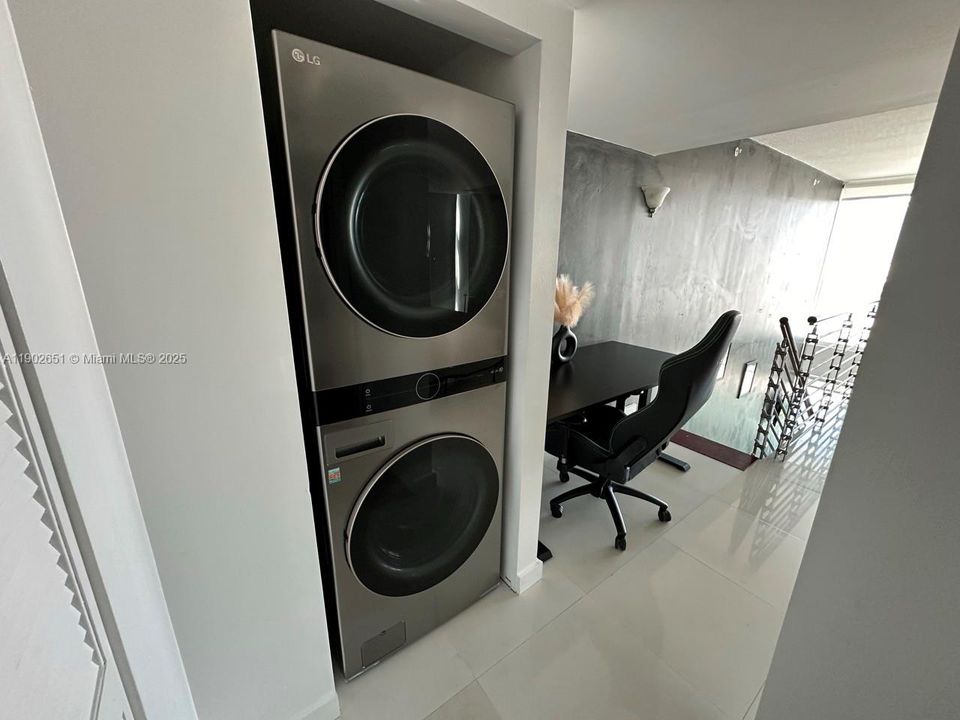 Recently Rented: $4,100 (2 beds, 2 baths, 1267 Square Feet)