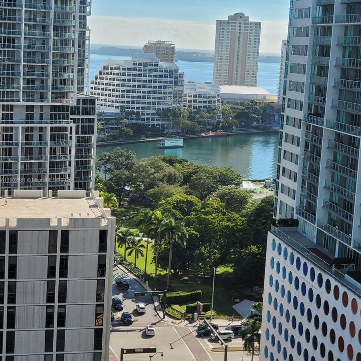 Recently Rented: $4,100 (2 beds, 2 baths, 1267 Square Feet)