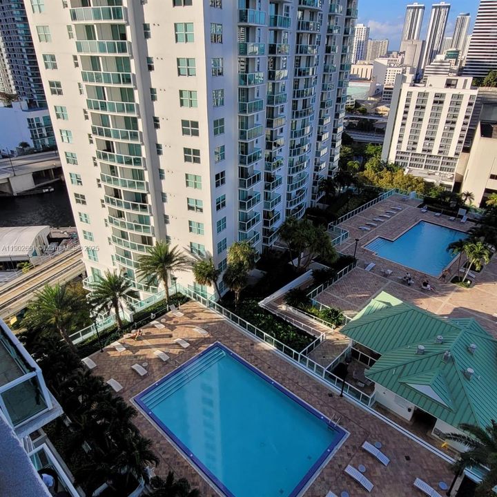 Recently Rented: $4,100 (2 beds, 2 baths, 1267 Square Feet)