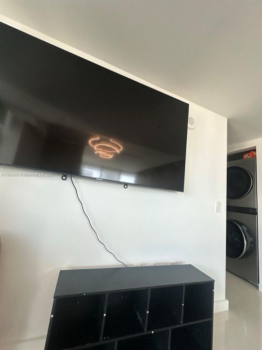 Recently Rented: $4,100 (2 beds, 2 baths, 1267 Square Feet)