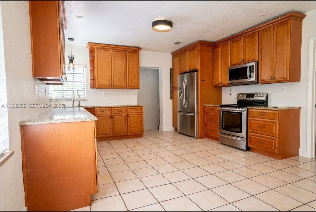 For Rent: $4,495 (3 beds, 3 baths, 2370 Square Feet)