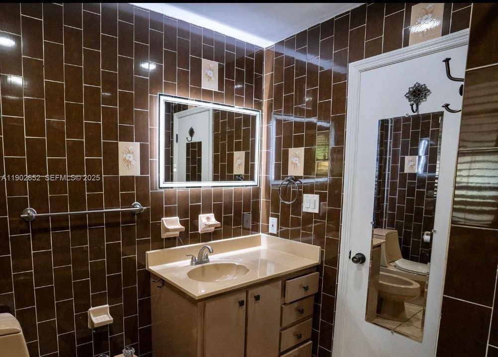 For Rent: $4,495 (3 beds, 3 baths, 2370 Square Feet)