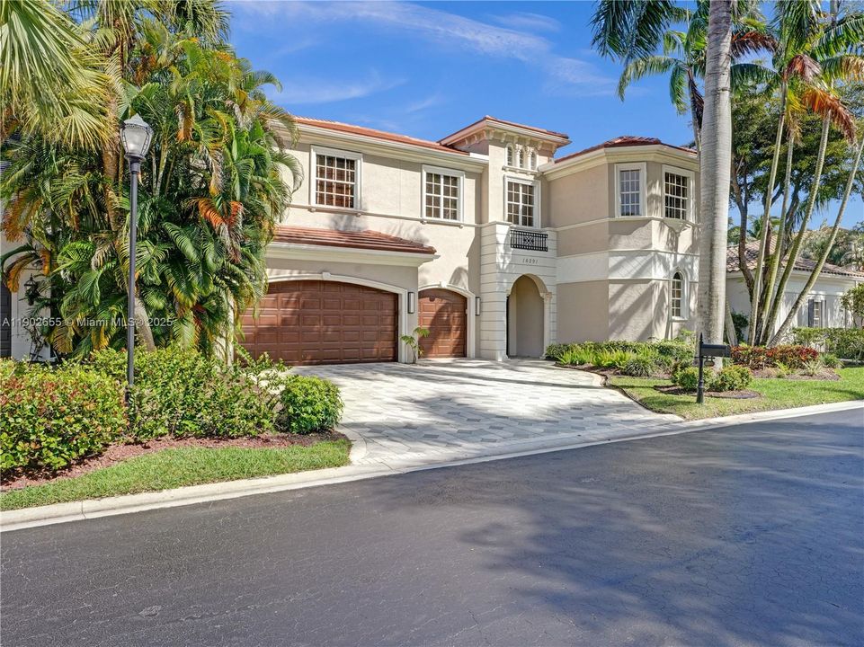 For Sale: $1,700,000 (5 beds, 5 baths, 4543 Square Feet)