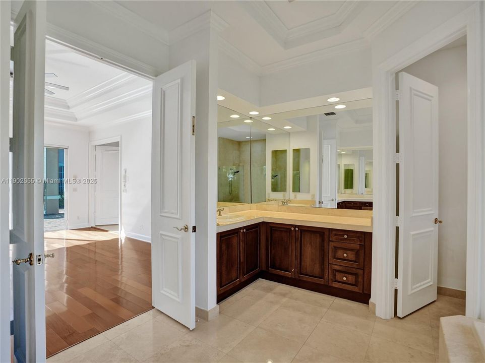 For Sale: $1,700,000 (5 beds, 5 baths, 4543 Square Feet)