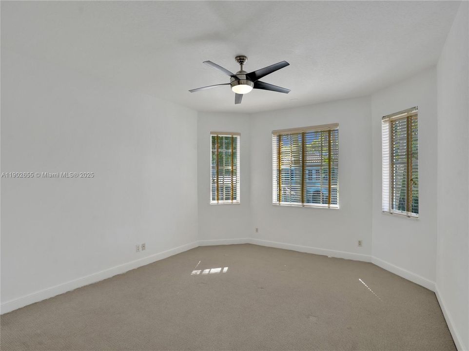 For Sale: $1,700,000 (5 beds, 5 baths, 4543 Square Feet)