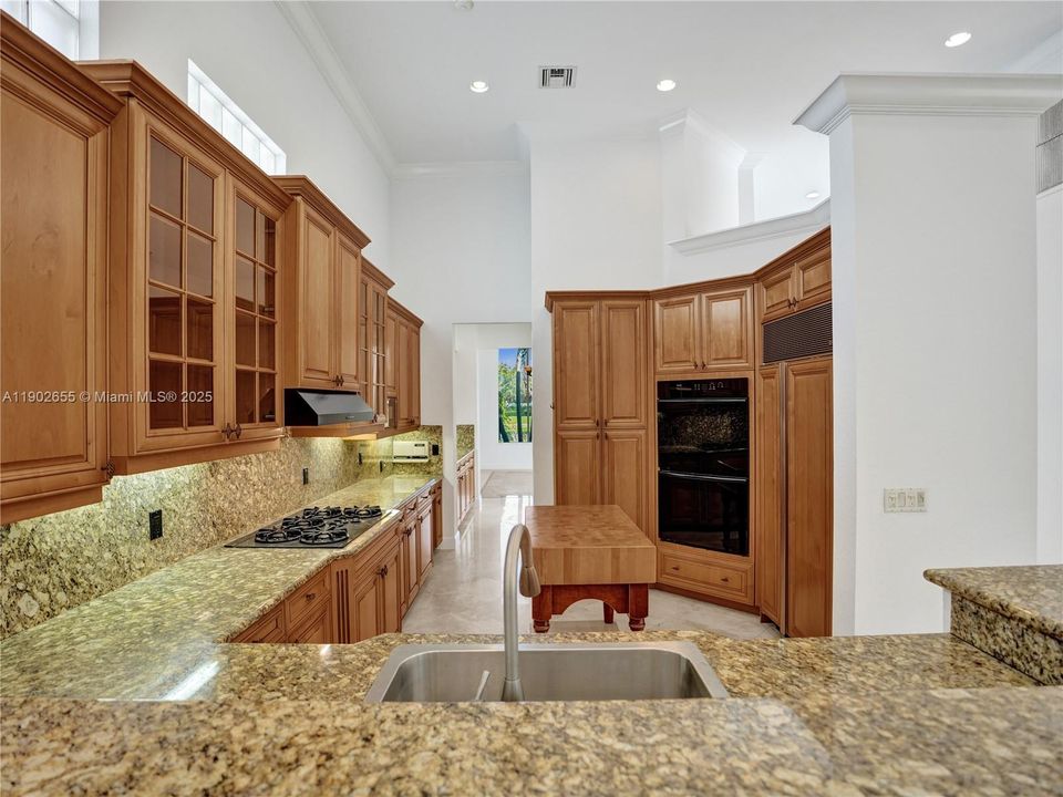 For Sale: $1,700,000 (5 beds, 5 baths, 4543 Square Feet)