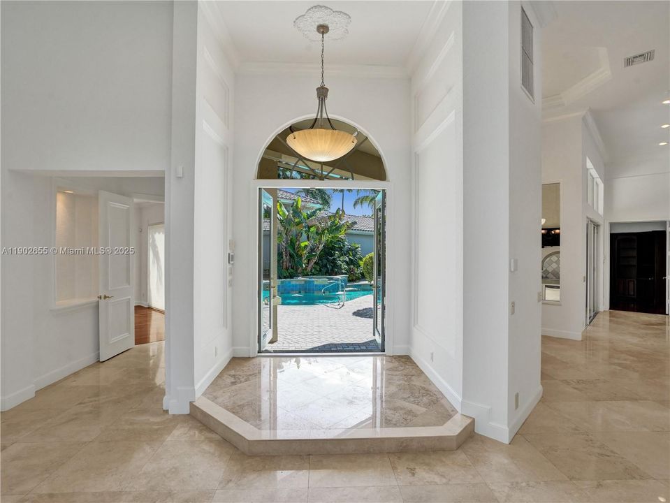 For Sale: $1,700,000 (5 beds, 5 baths, 4543 Square Feet)