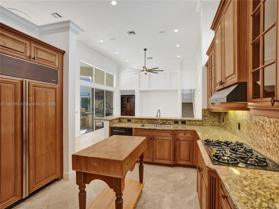 For Sale: $1,700,000 (5 beds, 5 baths, 4543 Square Feet)