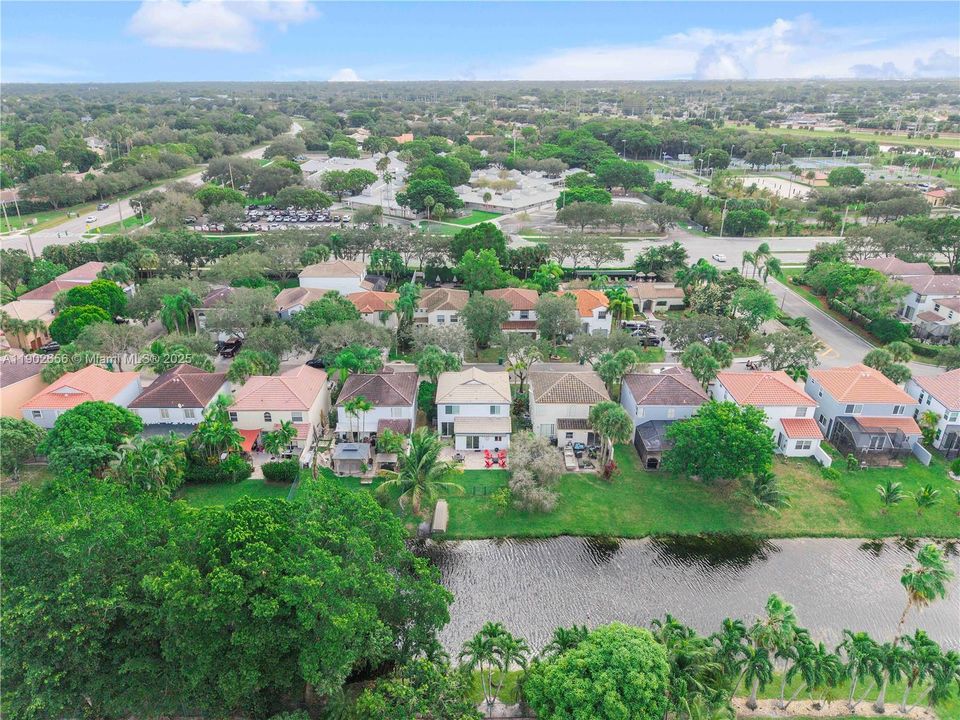 На продажу: $549,900 (3 спален, 2 ванн, 1566 Квадратных фут)