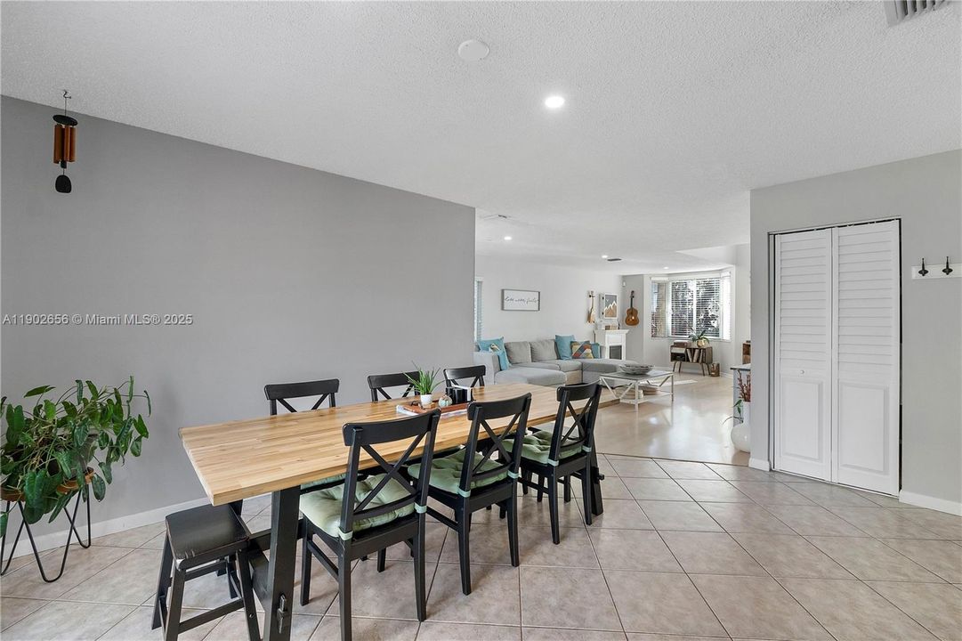 На продажу: $549,900 (3 спален, 2 ванн, 1566 Квадратных фут)