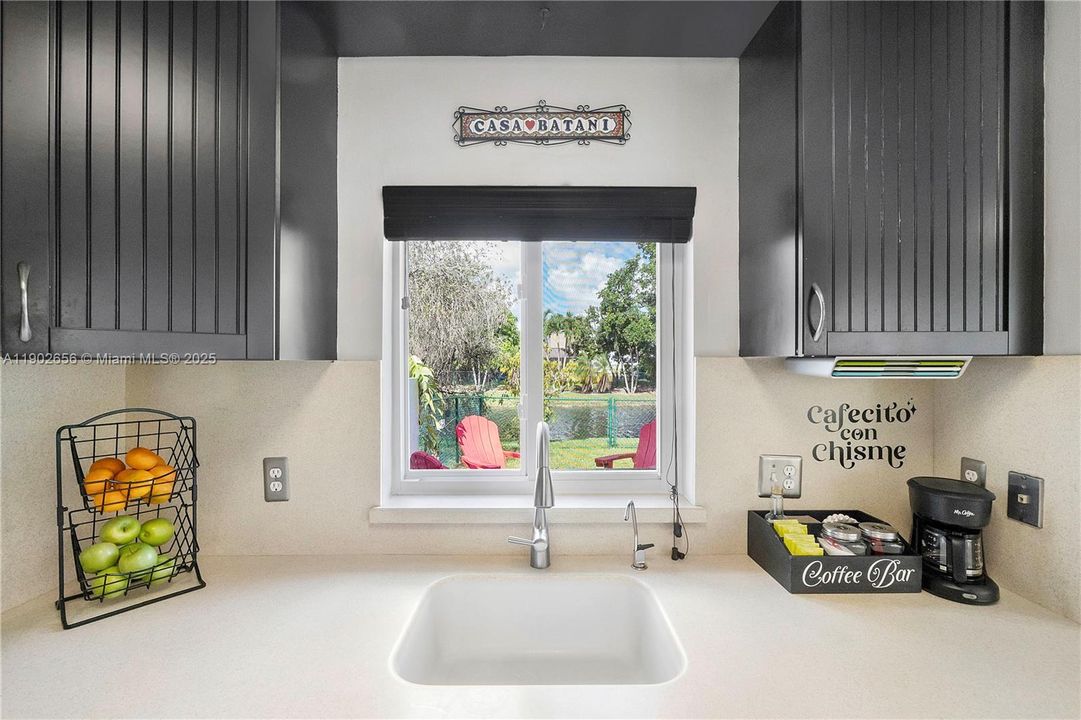 На продажу: $549,900 (3 спален, 2 ванн, 1566 Квадратных фут)