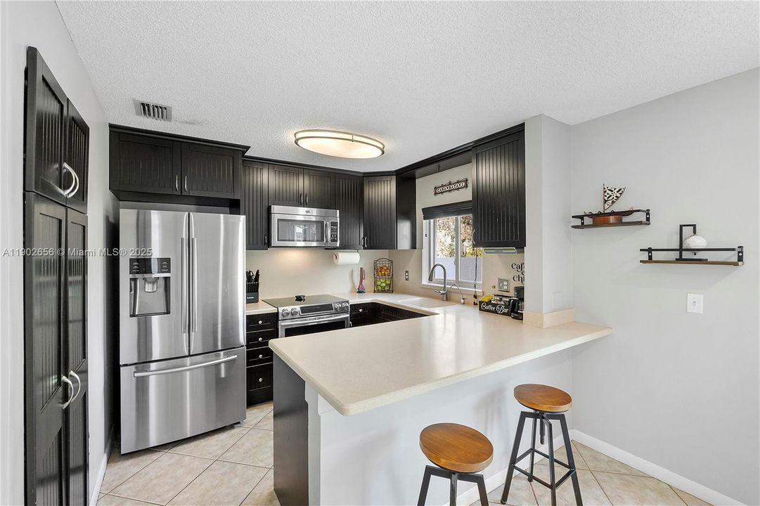 На продажу: $549,900 (3 спален, 2 ванн, 1566 Квадратных фут)