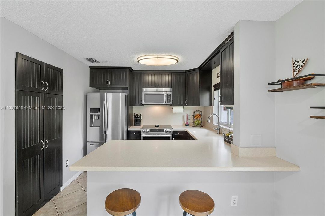 На продажу: $549,900 (3 спален, 2 ванн, 1566 Квадратных фут)