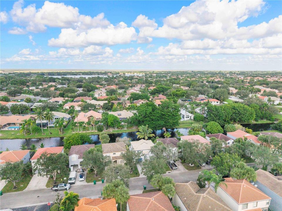 На продажу: $549,900 (3 спален, 2 ванн, 1566 Квадратных фут)