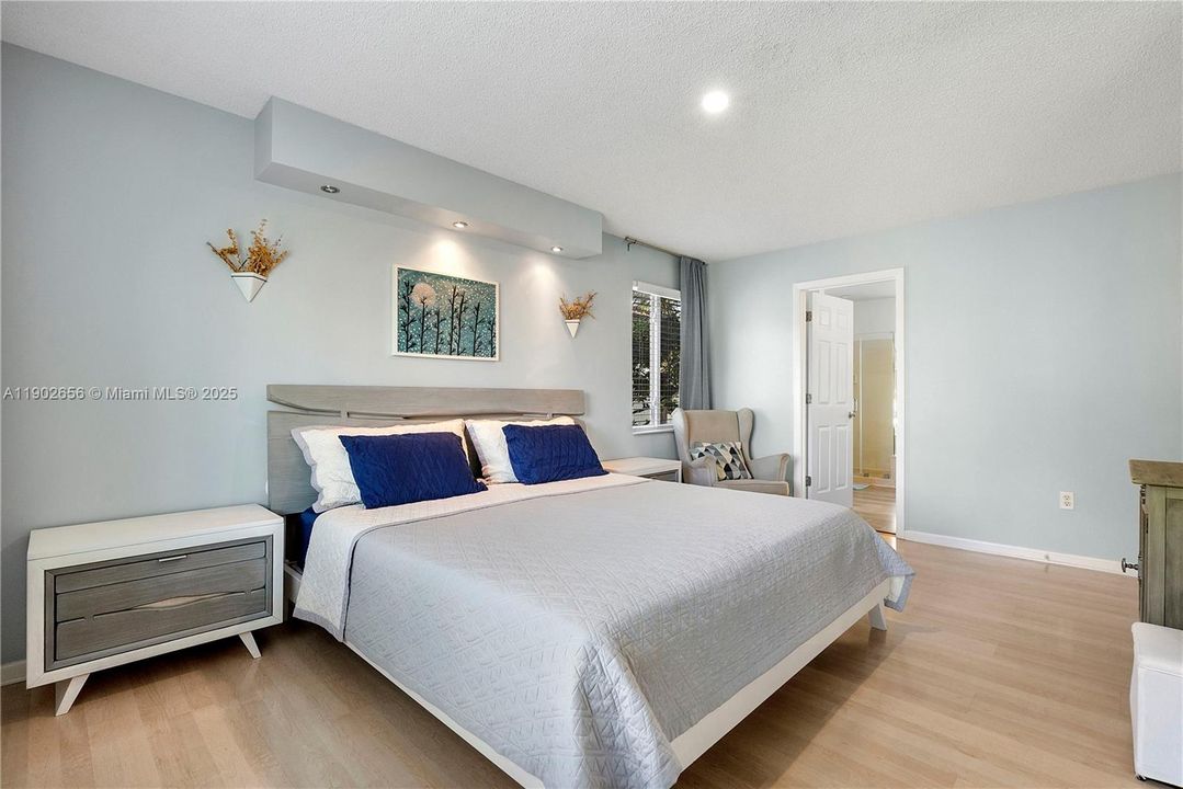 На продажу: $549,900 (3 спален, 2 ванн, 1566 Квадратных фут)