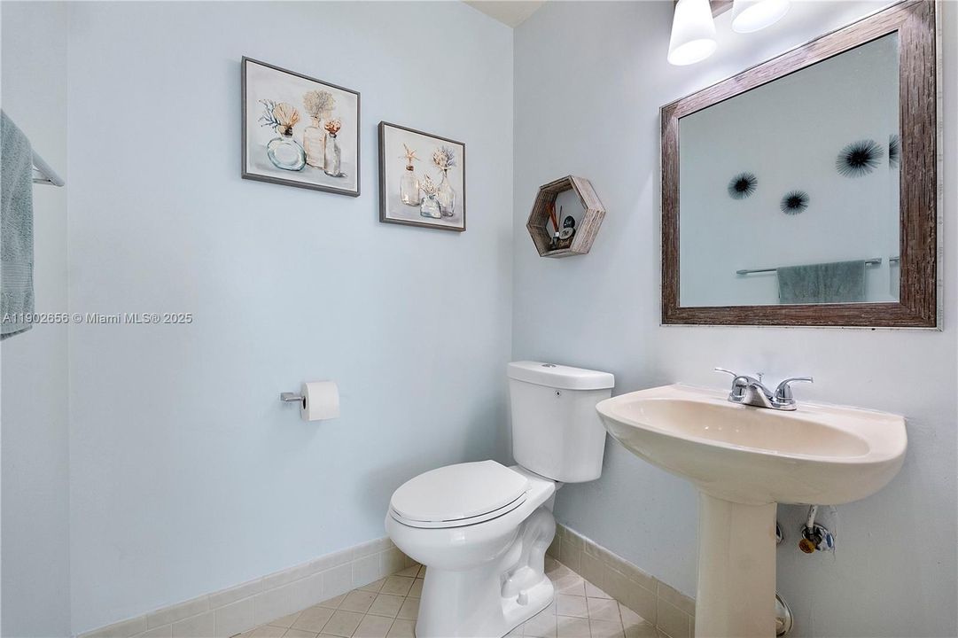 На продажу: $549,900 (3 спален, 2 ванн, 1566 Квадратных фут)