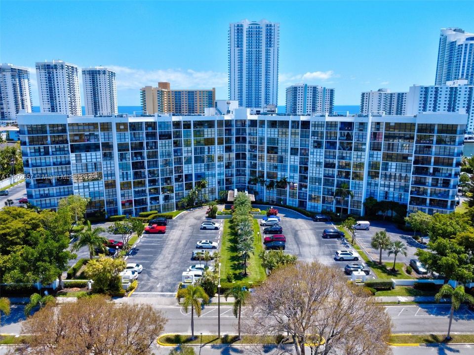 For Rent: $1,800 (2 beds, 1 baths, 875 Square Feet)