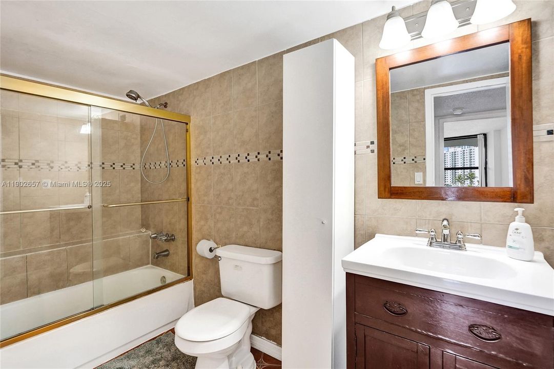 For Rent: $1,800 (2 beds, 1 baths, 875 Square Feet)