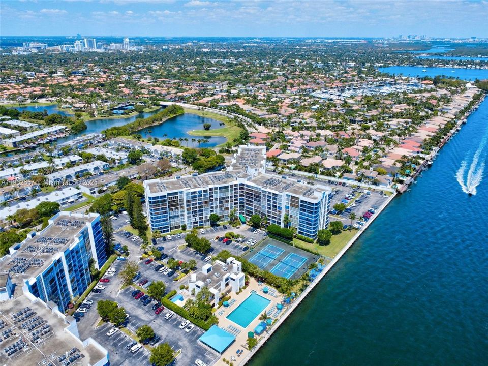 For Rent: $1,800 (2 beds, 1 baths, 875 Square Feet)