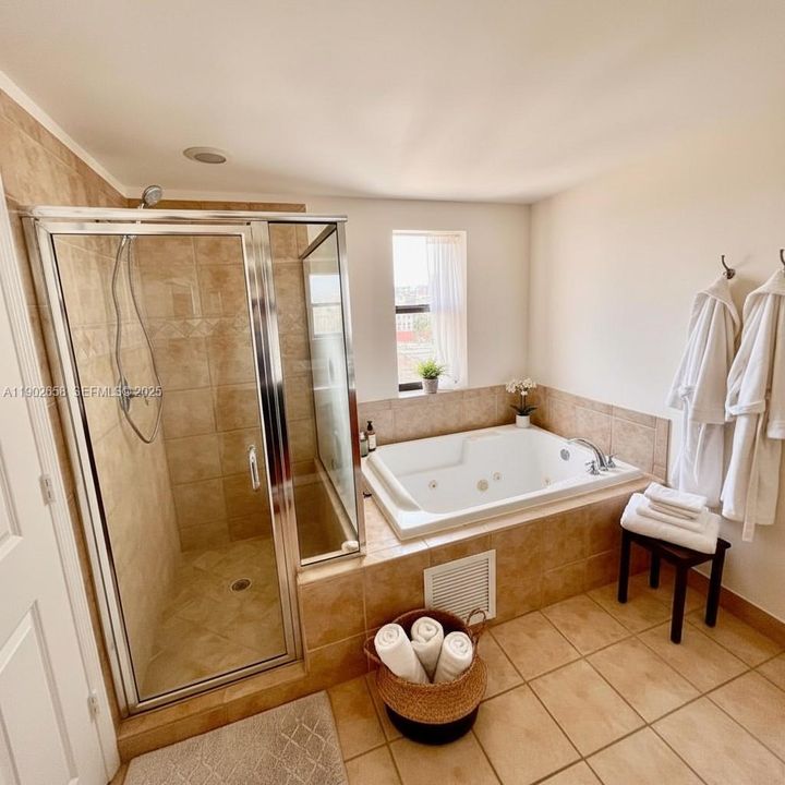 For Rent: $3,450 (2 beds, 2 baths, 1126 Square Feet)