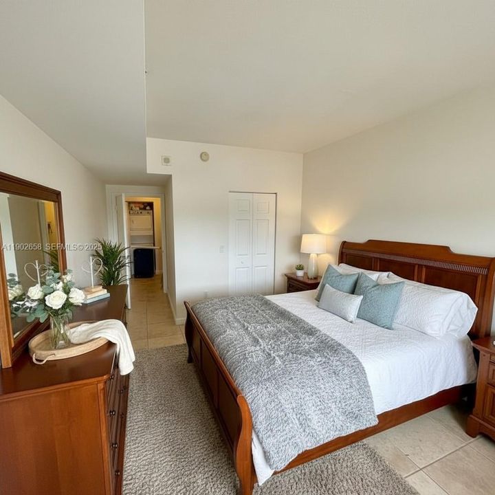 For Rent: $3,450 (2 beds, 2 baths, 1126 Square Feet)