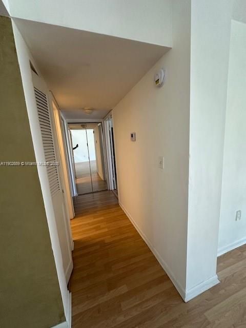 Active With Contract: $2,250 (2 beds, 2 baths, 965 Square Feet)