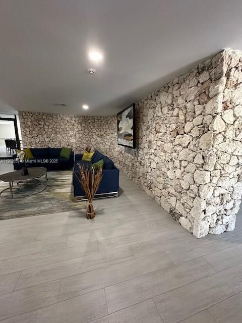 Active With Contract: $2,250 (2 beds, 2 baths, 965 Square Feet)