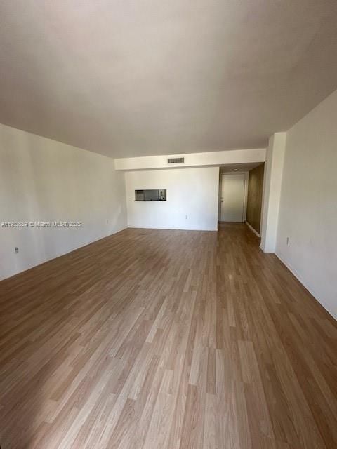 Active With Contract: $2,250 (2 beds, 2 baths, 965 Square Feet)
