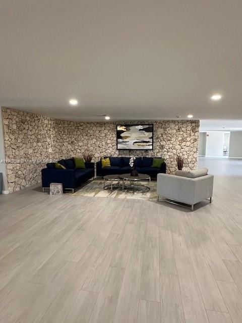 Active With Contract: $2,250 (2 beds, 2 baths, 965 Square Feet)