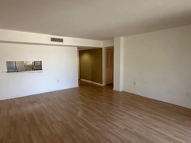 Active With Contract: $2,250 (2 beds, 2 baths, 965 Square Feet)