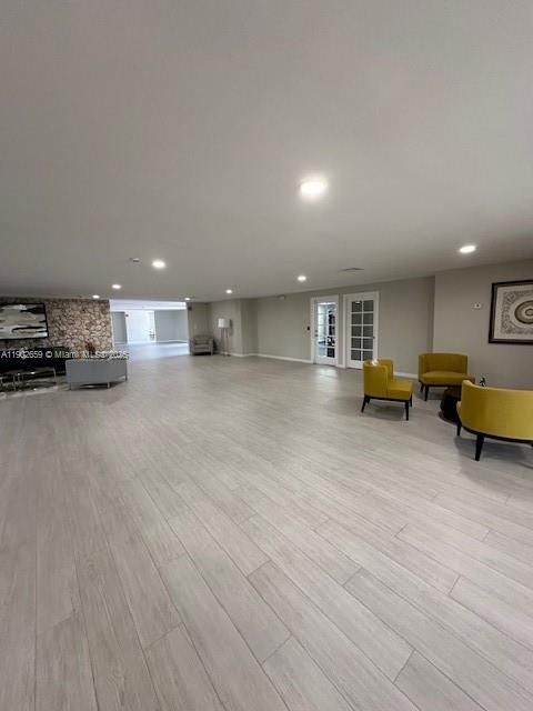 Active With Contract: $2,250 (2 beds, 2 baths, 965 Square Feet)