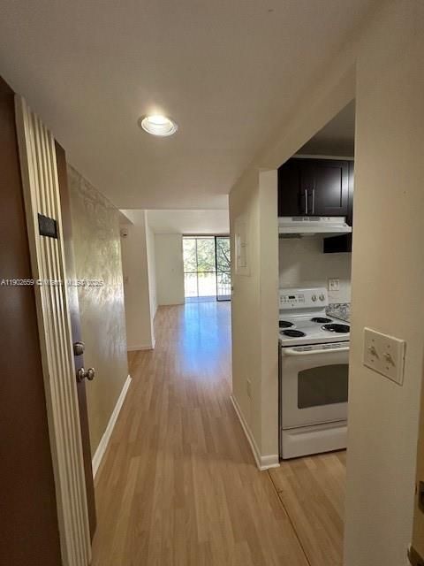 Active With Contract: $2,250 (2 beds, 2 baths, 965 Square Feet)