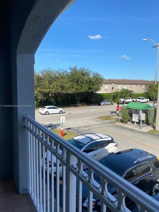 Recently Sold: $330,000 (3 beds, 2 baths, 992 Square Feet)