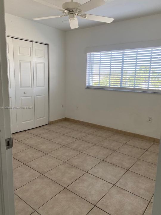 Recently Sold: $330,000 (3 beds, 2 baths, 992 Square Feet)