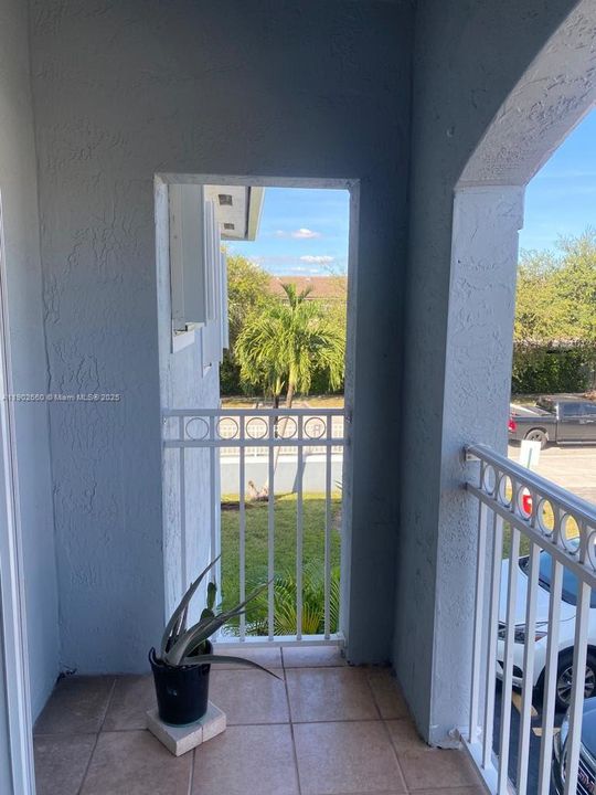 Recently Sold: $330,000 (3 beds, 2 baths, 992 Square Feet)