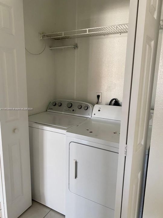 Recently Sold: $330,000 (3 beds, 2 baths, 992 Square Feet)