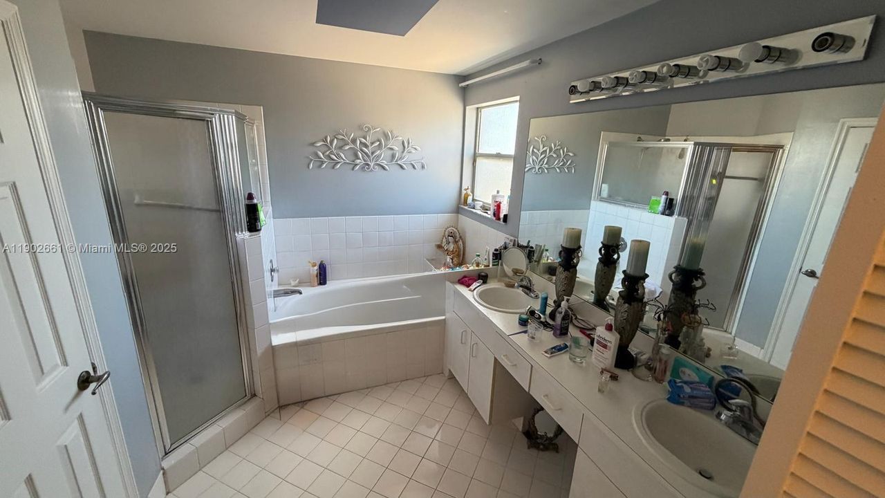 For Sale: $695,000 (4 beds, 2 baths, 2082 Square Feet)