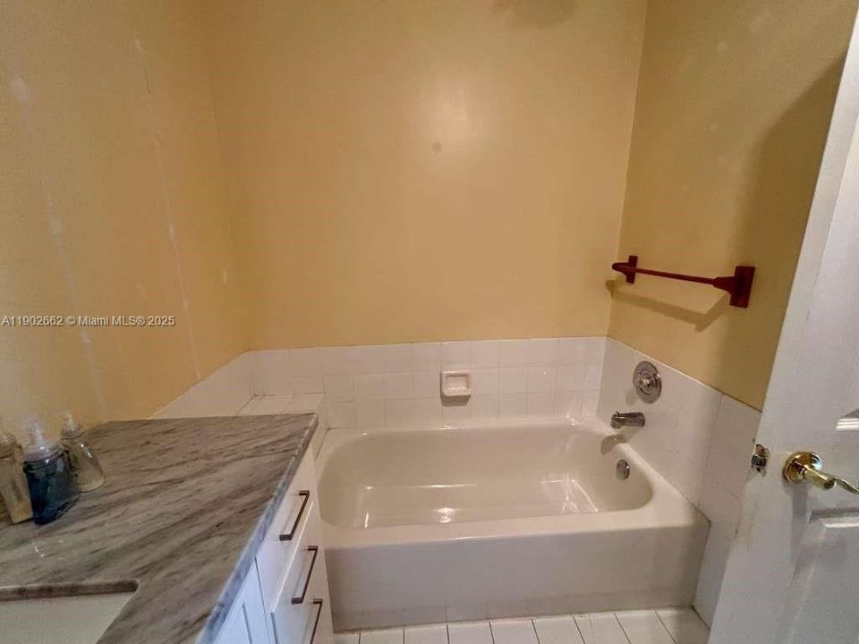 Active With Contract: $535,000 (3 beds, 2 baths, 1340 Square Feet)