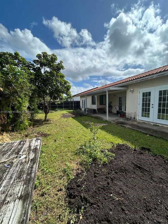 Active With Contract: $535,000 (3 beds, 2 baths, 1340 Square Feet)