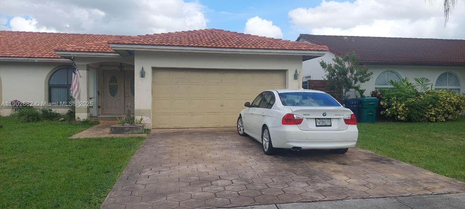 Active With Contract: $535,000 (3 beds, 2 baths, 1340 Square Feet)