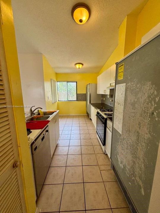 Active With Contract: $535,000 (3 beds, 2 baths, 1340 Square Feet)