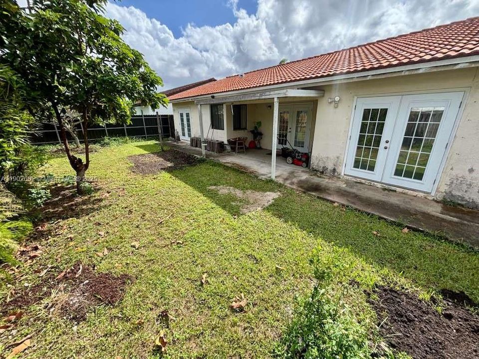 Active With Contract: $535,000 (3 beds, 2 baths, 1340 Square Feet)