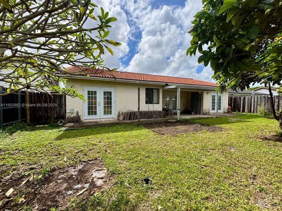 Active With Contract: $535,000 (3 beds, 2 baths, 1340 Square Feet)