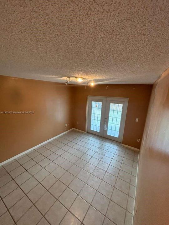 Active With Contract: $535,000 (3 beds, 2 baths, 1340 Square Feet)