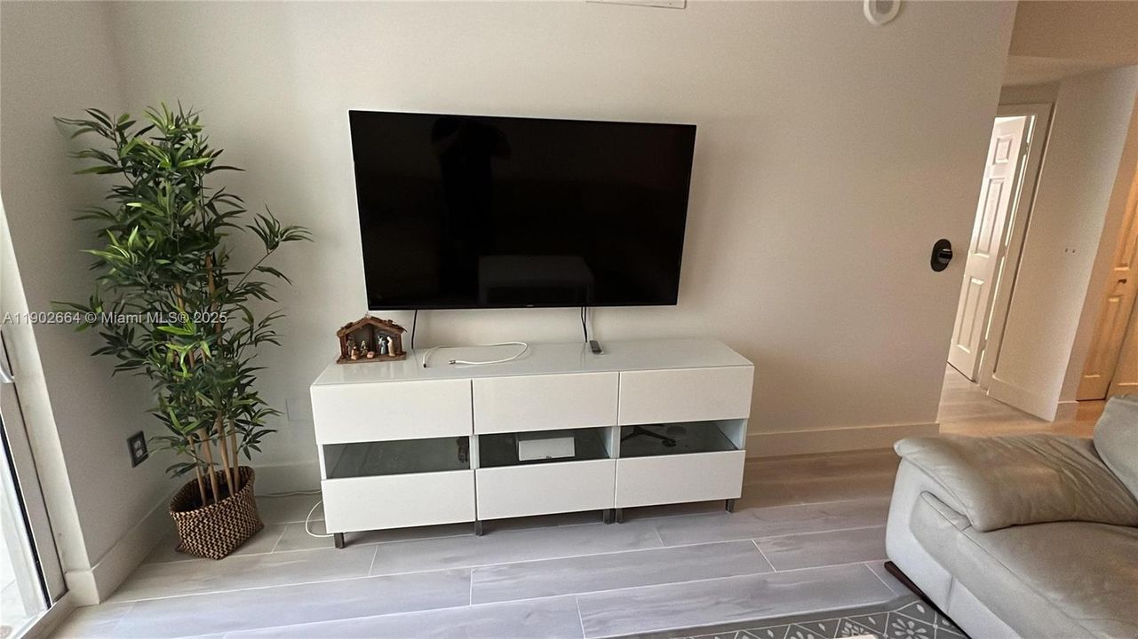 For Sale: $695,000 (3 beds, 2 baths, 1264 Square Feet)