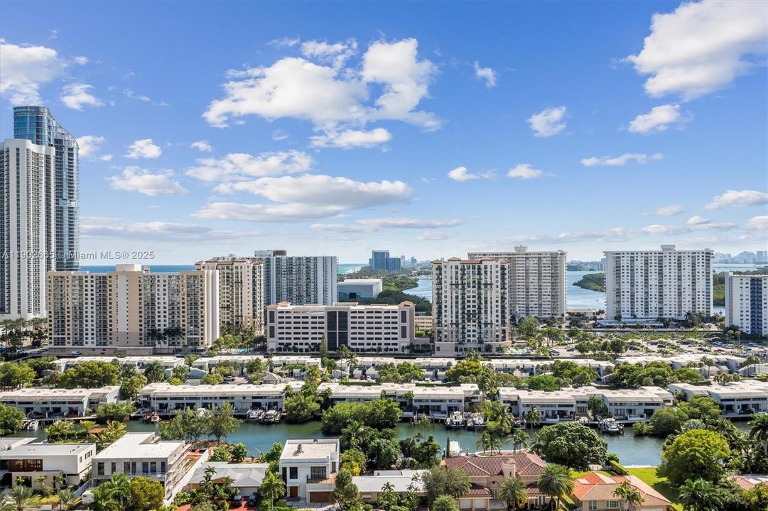 For Sale: $1,170,000 (2 beds, 2 baths, 1566 Square Feet)