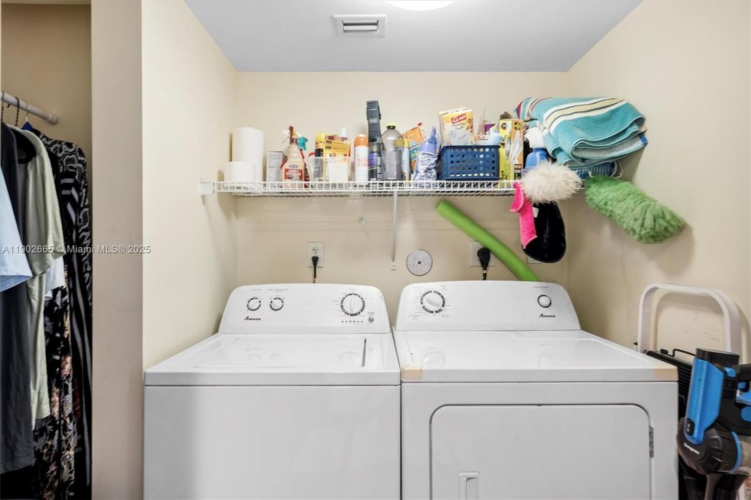 For Sale: $1,170,000 (2 beds, 2 baths, 1566 Square Feet)